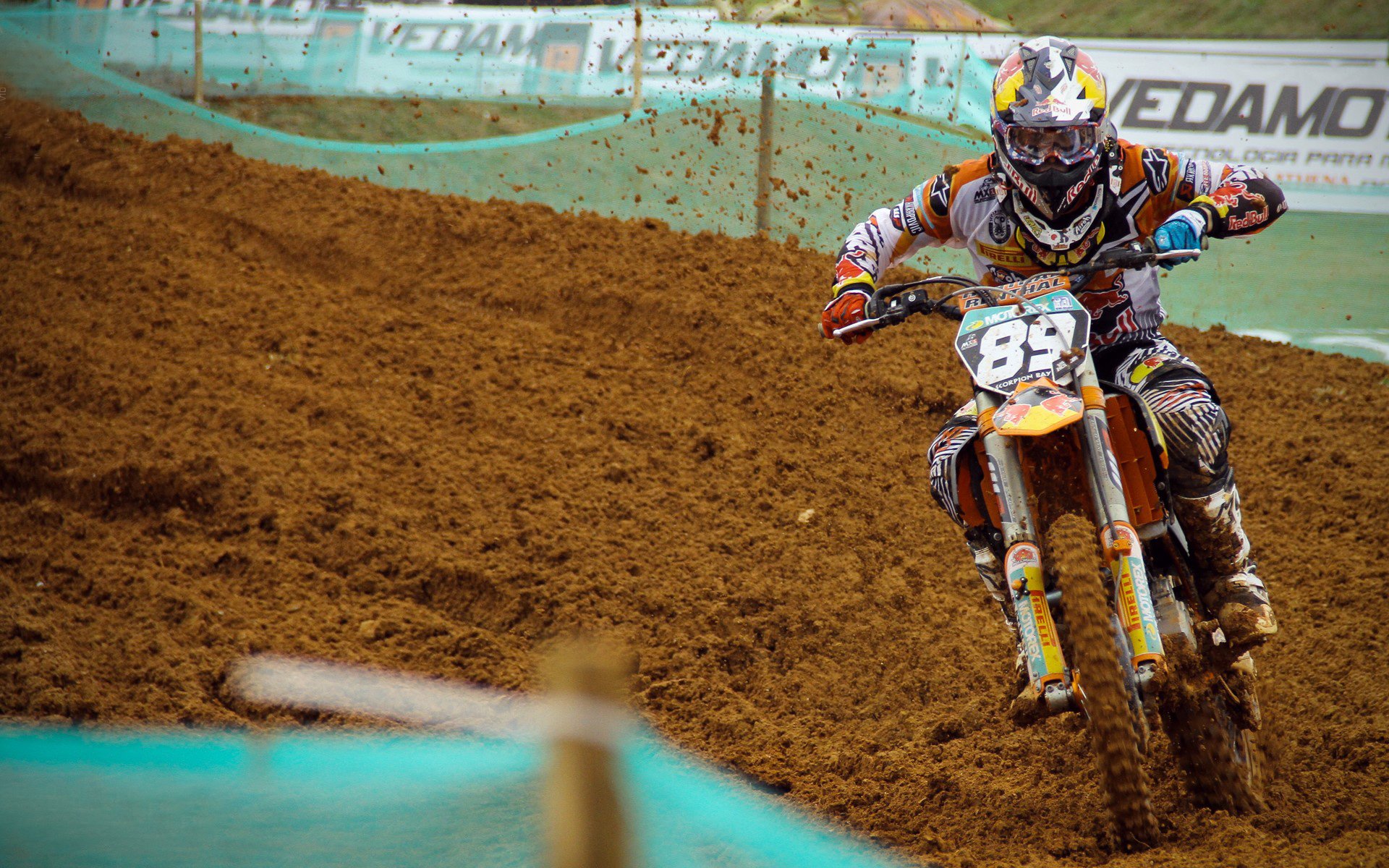 开云入口-“天生的竞速者”——顶尖豪车的极限性能展示，豪华竞速技巧